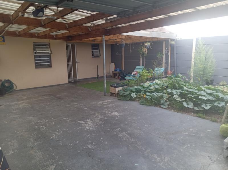 3 Bedroom Property for Sale in Pelikan Park Western Cape